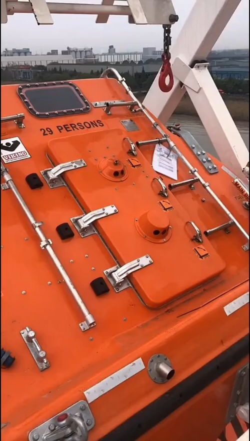 海上逃生的救生艇,遇到危險(xiǎn)棄船逃命時(shí)都快速鉆進(jìn)去,壓縮食品,淡水,衛(wèi)星電話(huà),海釣桿等 航海之路 深海