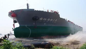 8200噸散貨船“遠景發(fā)展”氣囊上排下水紀實